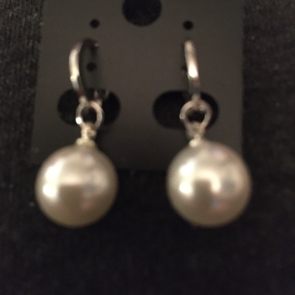 Sterling Silver Shell Pearl Earrings - Picture 3 of 3